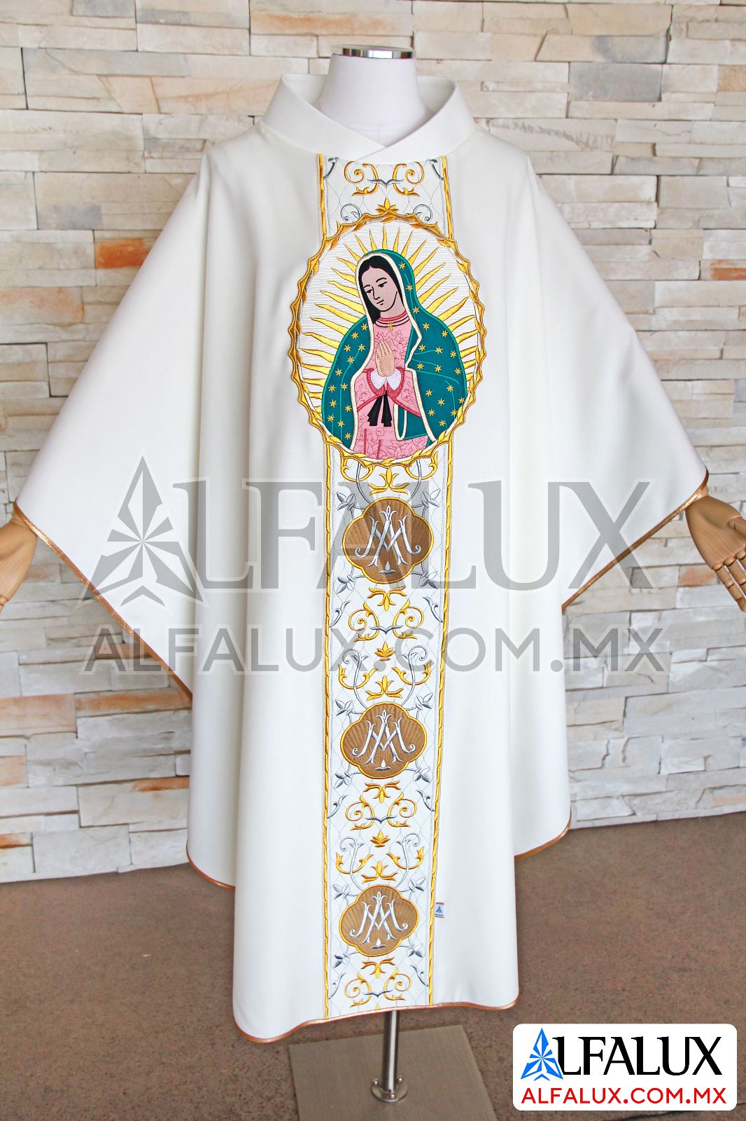 07 JHS MA Casulla Alfalux Central Perla Medallon Virgen (2)